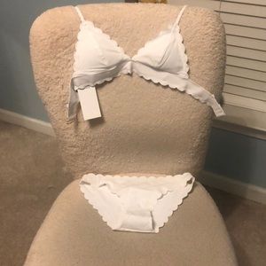 NWT White scalloped adj bikini too and bottom